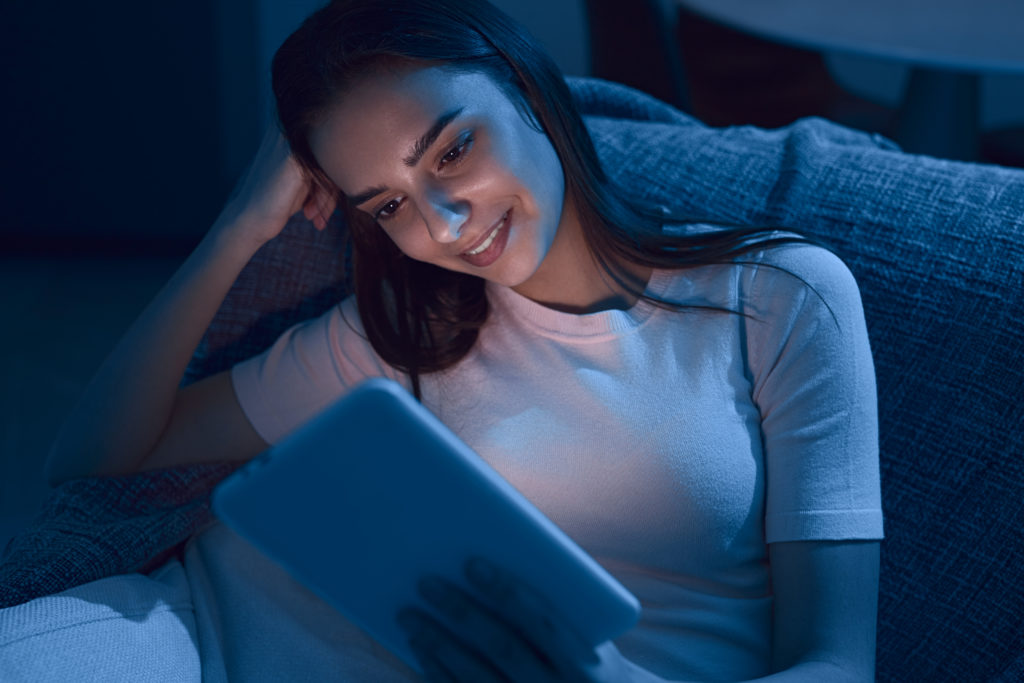 Woman Reading E Book In Evening - Carvalho Contadores